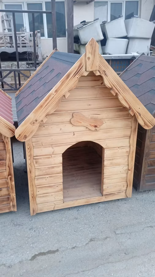 Taxta it evi - Material: təbii ağac taxtalardan yığılıb, yan və ön