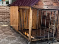 Taxta və metal konstruksiyalı it evi/volyer - Material: qalın taxta — 照片 2