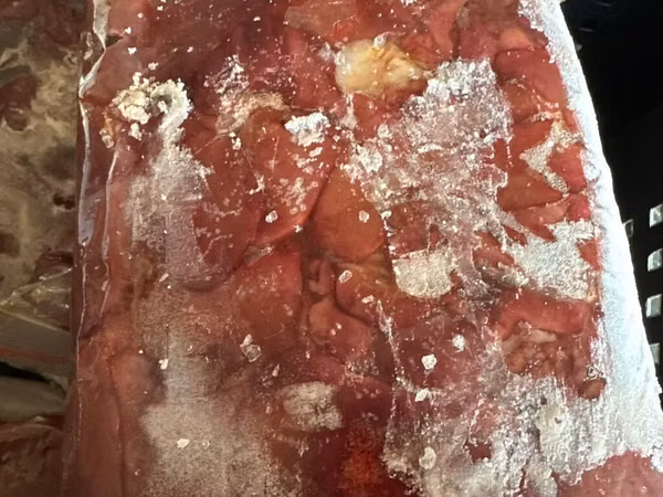 Куриные лапки, куриные головы, куриная печень