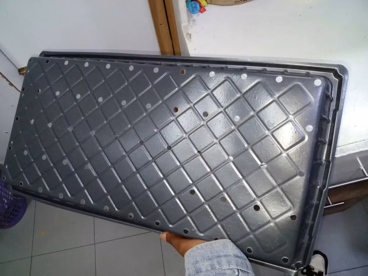 Fine-Perforation Hydroponic Trays