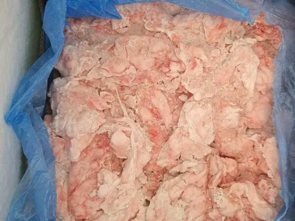 Qoyun iç piyi (xam qoyun yağı) Dondurulmuş halda satılır. Təbii və