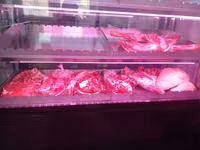 Эт-Мясо — свежие мясные продукты и полуфабрикаты. Ассортимент: - — sawirka 4