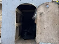 Taxtadan hazırlanmış, qapısı olan it evi. İtinizi küləkdən, yağışdan — φωτογραφία 2