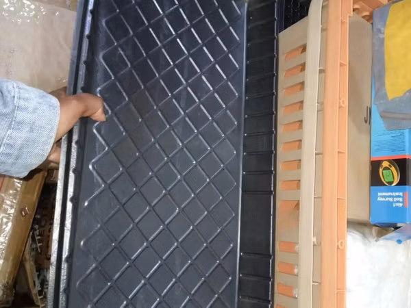 Hydroponic Trays for Transplant Preparation - No Holes