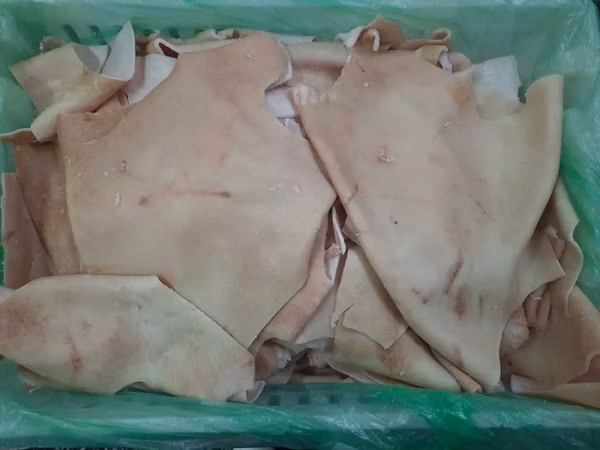 Шкура свиная зачищенная зам.