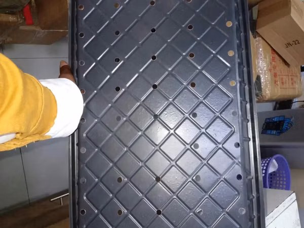 Hydroponic Tray With Multiple Drainage Openings