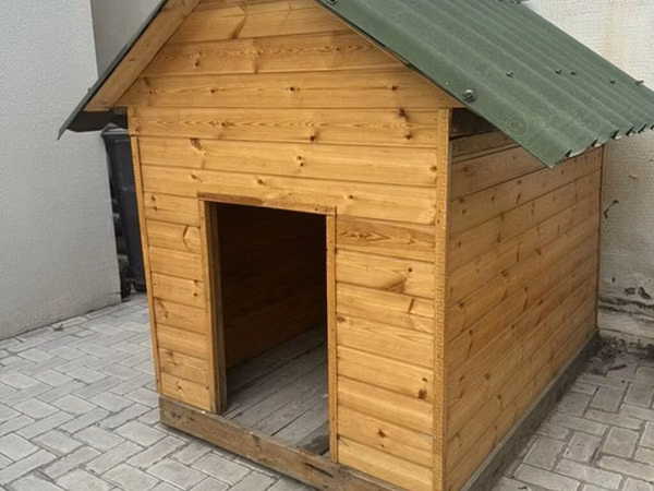 Taxta it evi - Material: təbii ağac panellər, möhkəm karkas - Ölçü