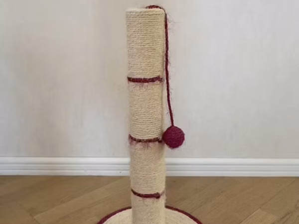Pişik cırmaqlama dirəyi və oyun asılqanı - Material: təbii sizal