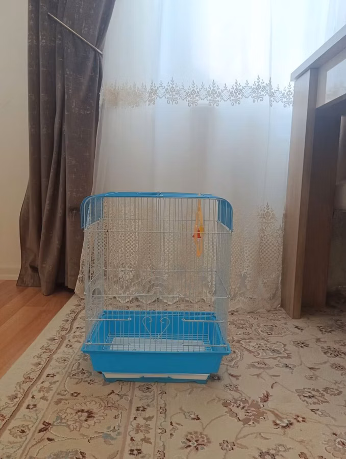 Quş qəfəsi – orta ölçü - Material: metal barmaqlaqları, möhkəm