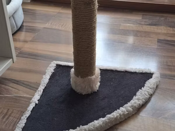 Pişik üçün dırmaşma və dırnaq itiləmə dirəyi. - Material: təbii sizal