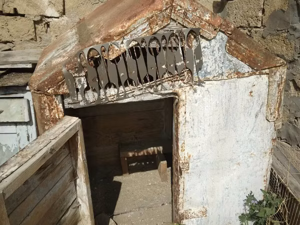 Metallik it evi / Küçük heyvan üçün qapalı yuva qusxana - Material