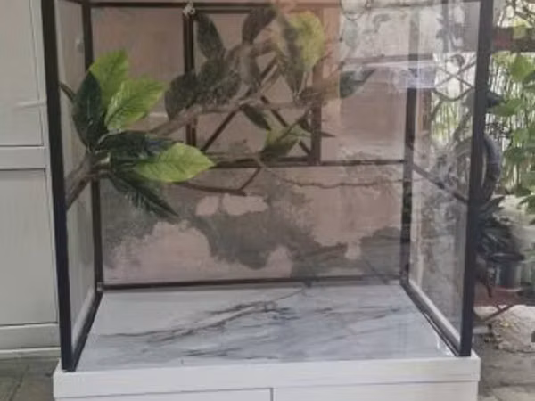 Teraryum qus qefesi. Eni 60sm - Uzunlug 1m - Hindurluk 1.20 m. altinda