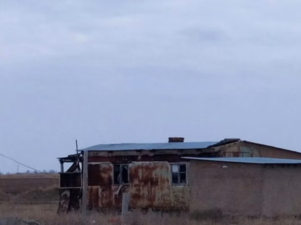 Кошара для КРС и МРС Имеется летний Загон Крыша не течет Все