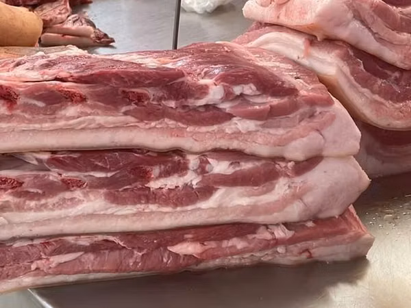 猪肉 订购 Доброго времени Продаю мясо свинины-тушами пол туши. Кусками