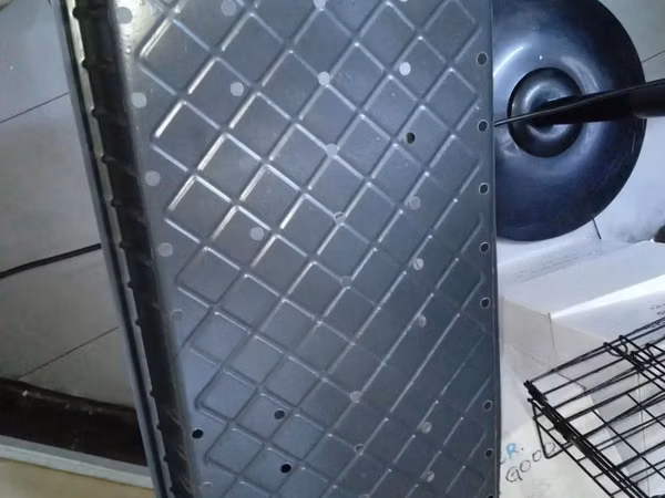 Hydroponic Trays With Distributed Drainage Holes - With Holes