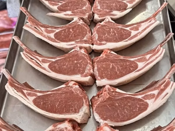 Məhsul: Quzu kotleti (rack chops) Təsvir: - Sümük üstü kəsim: hər