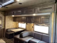 2017 Trails West Sierra Prestige 831 Gooseneck Horse Trailer — foto 5