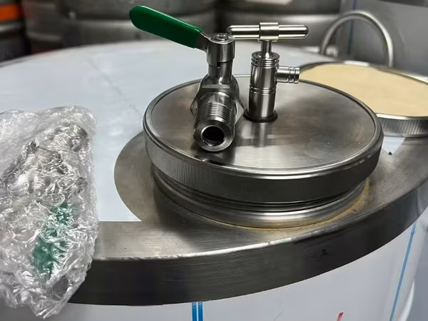 Бочки из нержавейки.сталь аisi304(с краном и прокладки),butoi din inox alimentar(cu robinet și garni