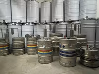 Keg din inox de sub bere. — 2. fotó