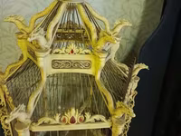 Dekorativ “fantaziya” üslubunda işlənmiş quş qəfəsi - Material: metal — عکس 5