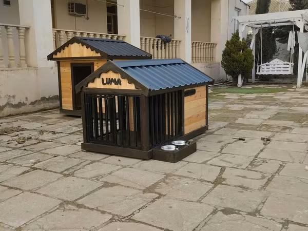 Metal damlı taxta it evi və volyer - Karkas: möhkəm taxta