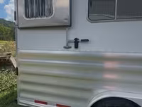 2011 Featherlite Trailers 8549 Gooseneck Horse Trailer — foto 2