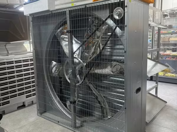 Промышленный осевой вентилятор 1380 с автоматическим механизмом