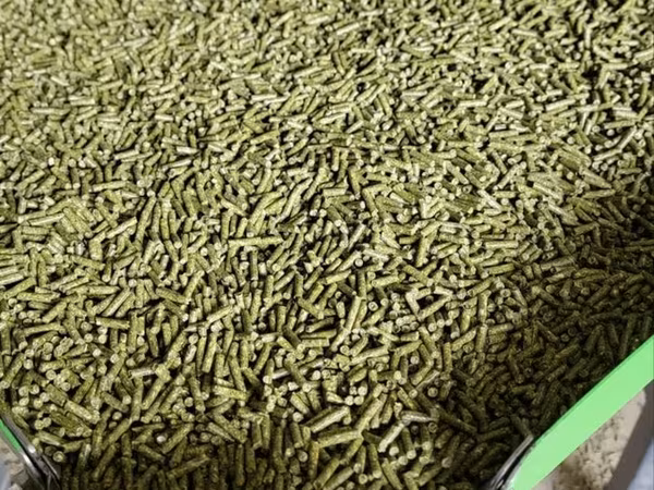 Producem și vindem granule pentru animale si păsări