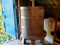 Se vinde un teasc nou, total din inox, cu volumul de 120 L — foto 1