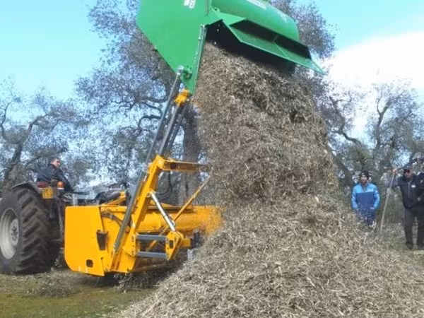 Se vinde tocătorul profesional pentru resturi vegetale Peruzzo model Cobra Collina
