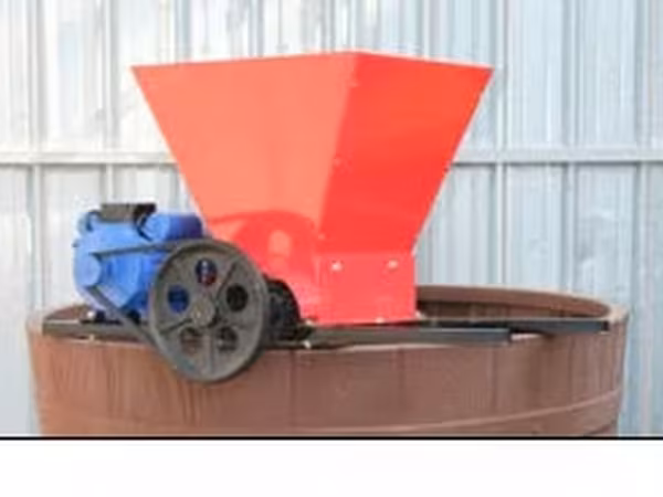 Дробилка винодел с моторам/zdrobitor de struguri vinodel cu motor
