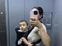 BM BabyBjörn tərzində körpə daşıyıcısı - Rəng: qara (mesh teksturalı — fotografija 2