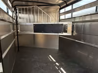 2027 Maverick Trailers 2027 Maverick HS 2 Horse Aluminum & Steel 2400 lbs empty Bumper Pull Horse Trailer — foto 3