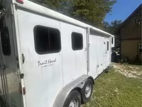 2009 Bison Coach 7280LQ Gooseneck Horse Trailer — photo 2