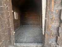 Taxta it evi - Material: tam ağac konstruksiya, qalın taxta gövdə və — รูปภาพ 3