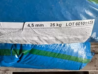 Продам корм для форели.
40 мешков по 25 кг.
Цена 50 евро за мешок — foto 2