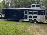 2017 Trails West Sierra Prestige 831 Gooseneck Horse Trailer — foto 2