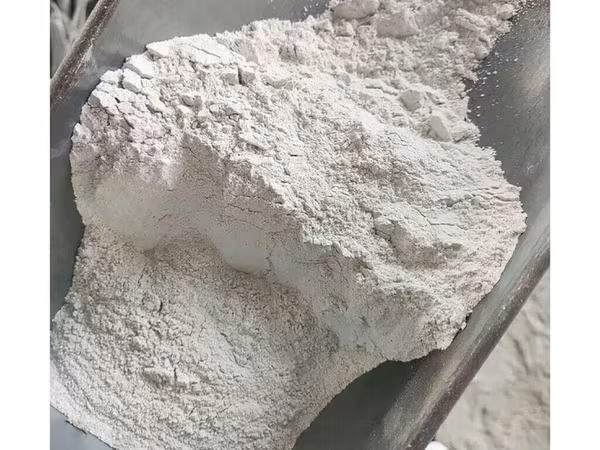 Mərmər tozu heyvan yemine qatılır təbbi kalsium süd vermi artirir