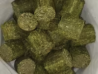 Distribuim furaj granulat,brichet de lucerna si nisip tratat pentru chinchilla (шиншила,sinsila) — عکس 1