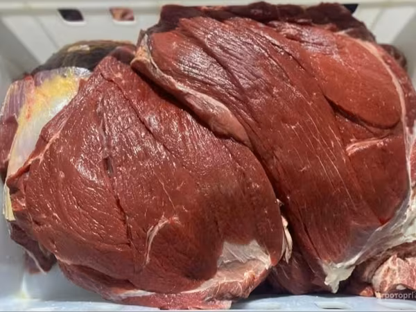Vindem carne de vițel