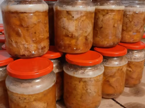 Тушенка домашняя,carne inabusita in autoclav,домашняя колбаса.