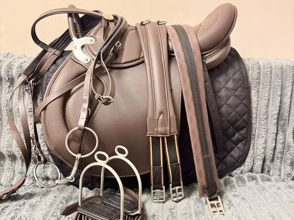 Продам седло для лошади