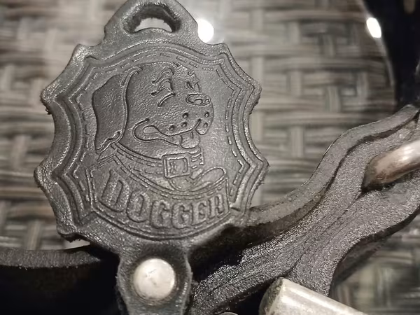 DOGGER brendi it boyunluğu - Material: qalın, möhkəm dəridən - Rəng