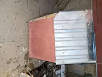 Taxta və metal damlı it evi - Material: korpus – qalın taxtadan; dam — foto 3