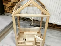 Taxta quş qəfəsi (dekorativ ev formasında) - Material: təbii ağac — عکس 3