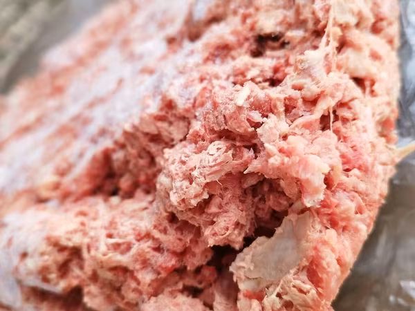 Корм для собак,куриц, свиней,кошек,уток и.т.д дробленые кости броллера